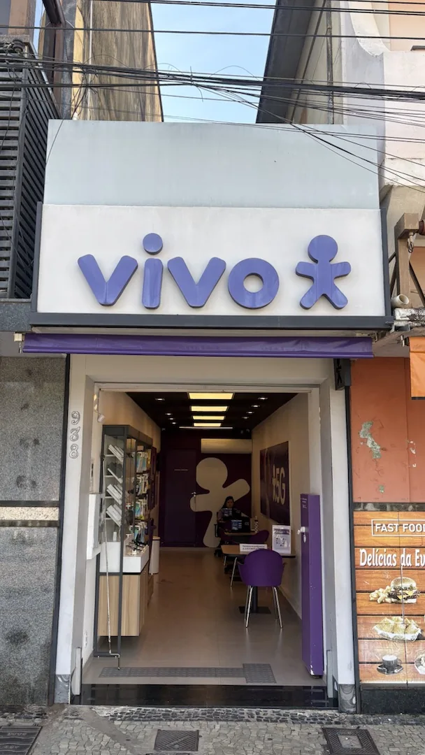 Fachada da loja Vivo Tombos